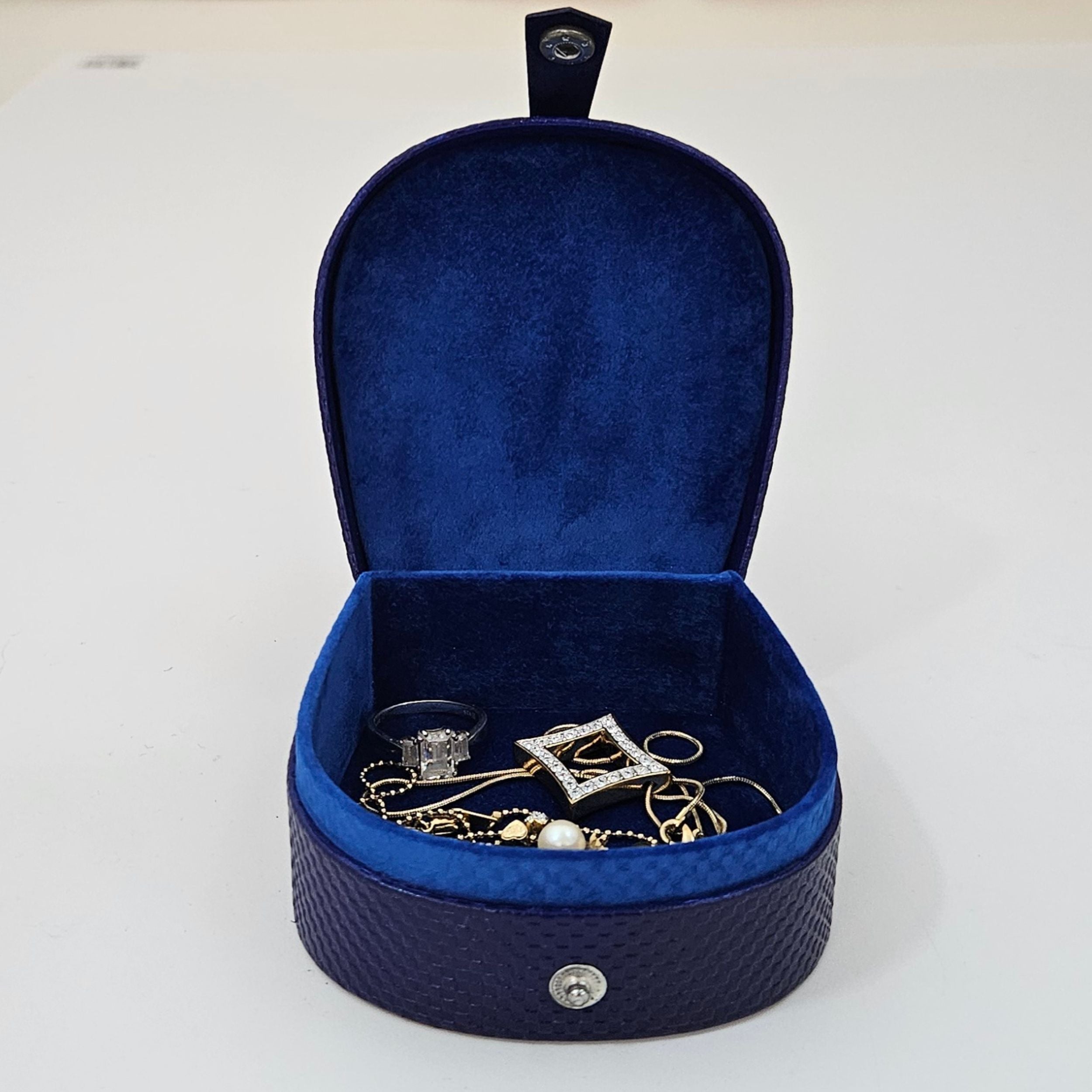 Horseshoe Box with Stud