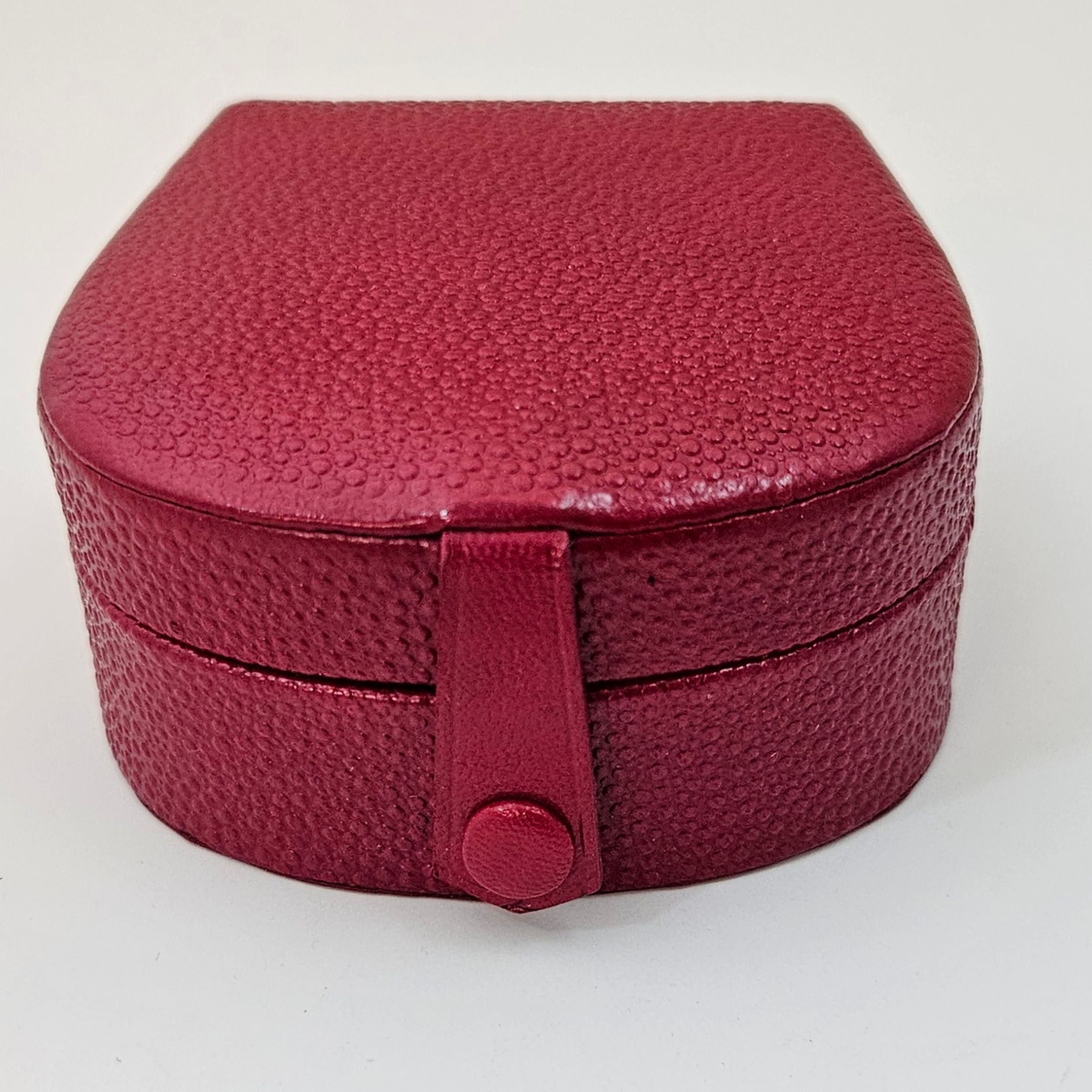 Horseshoe Box with Stud
