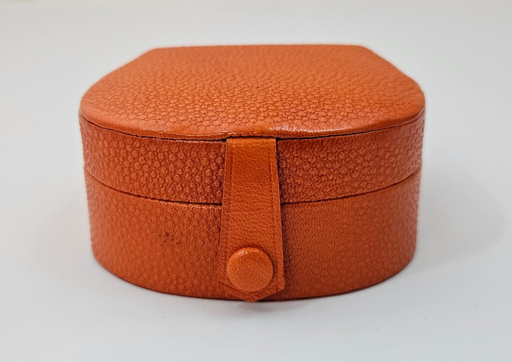 Horseshoe Box with Stud