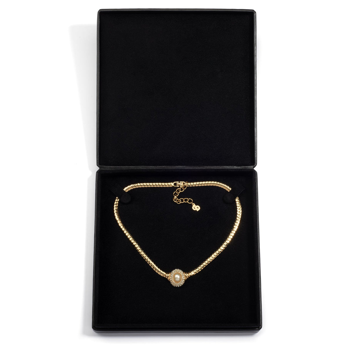 Black Necklace Box (18 × 18 × 3 cm)