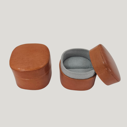 Cushion-shaped Leather Ring Box (5x5x4 cm) - Tan lined Silver Grey