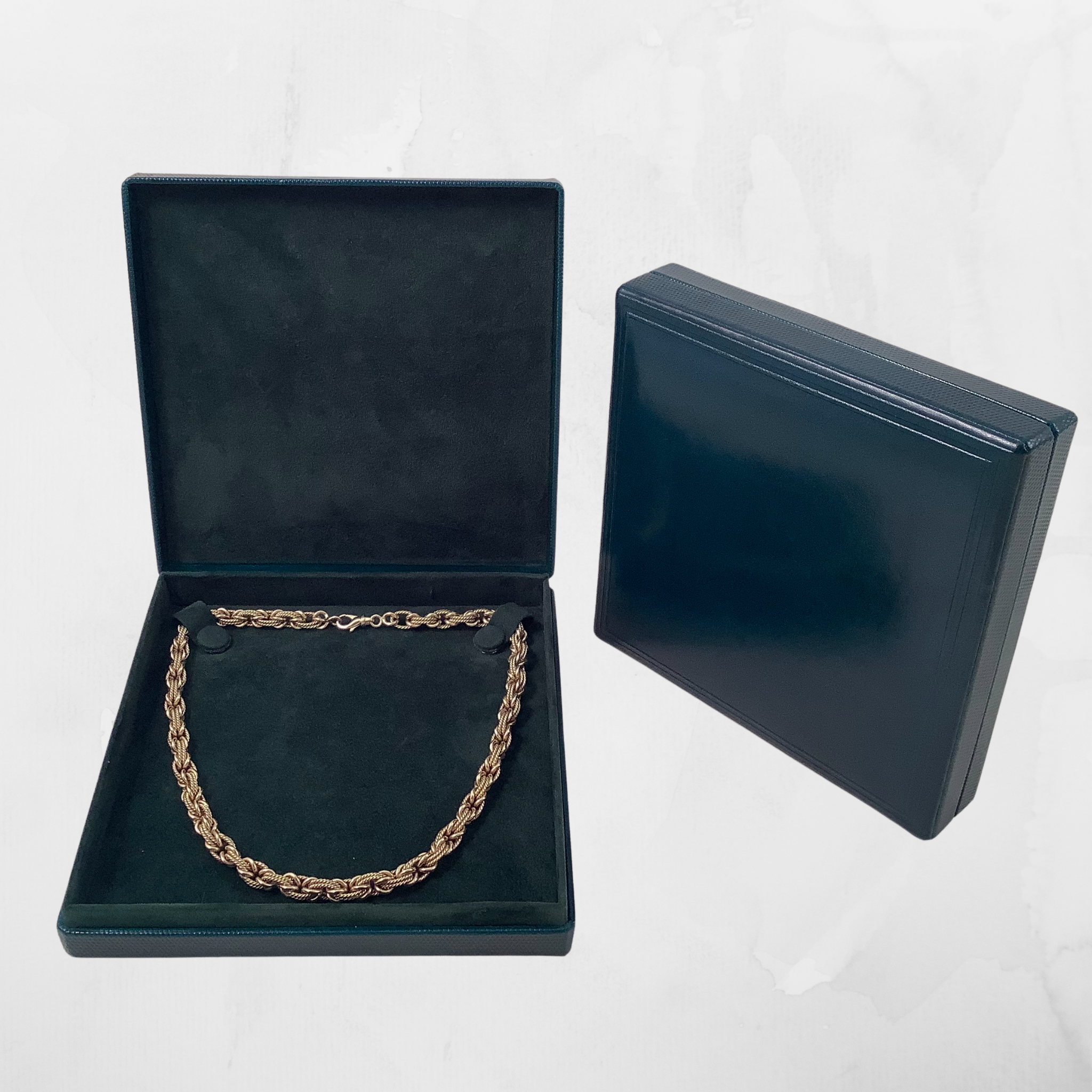 Diamond Design Necklace Box (18 × 18 × 3 cm)