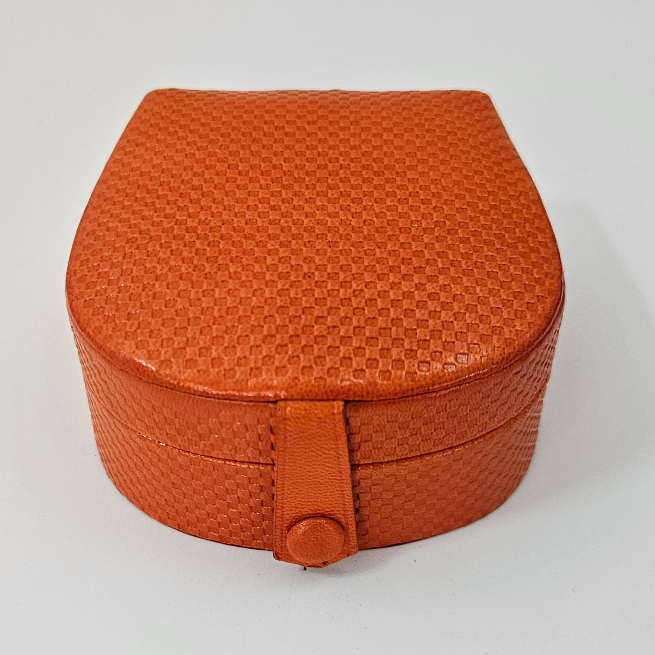 Horseshoe Box with Stud