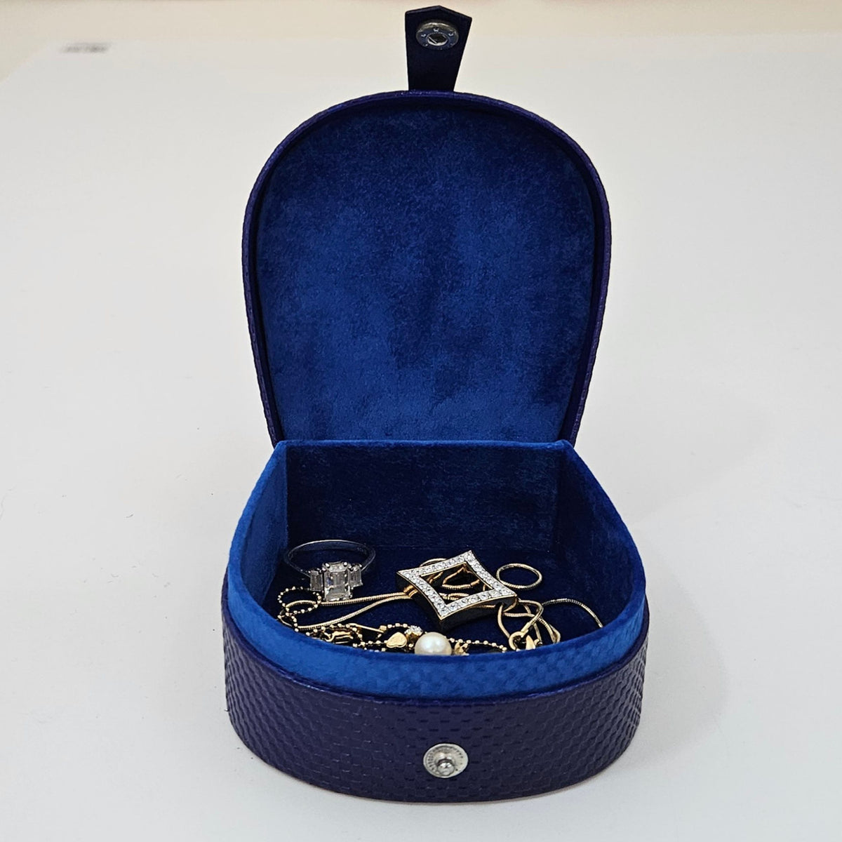 Horseshoe Box with Stud