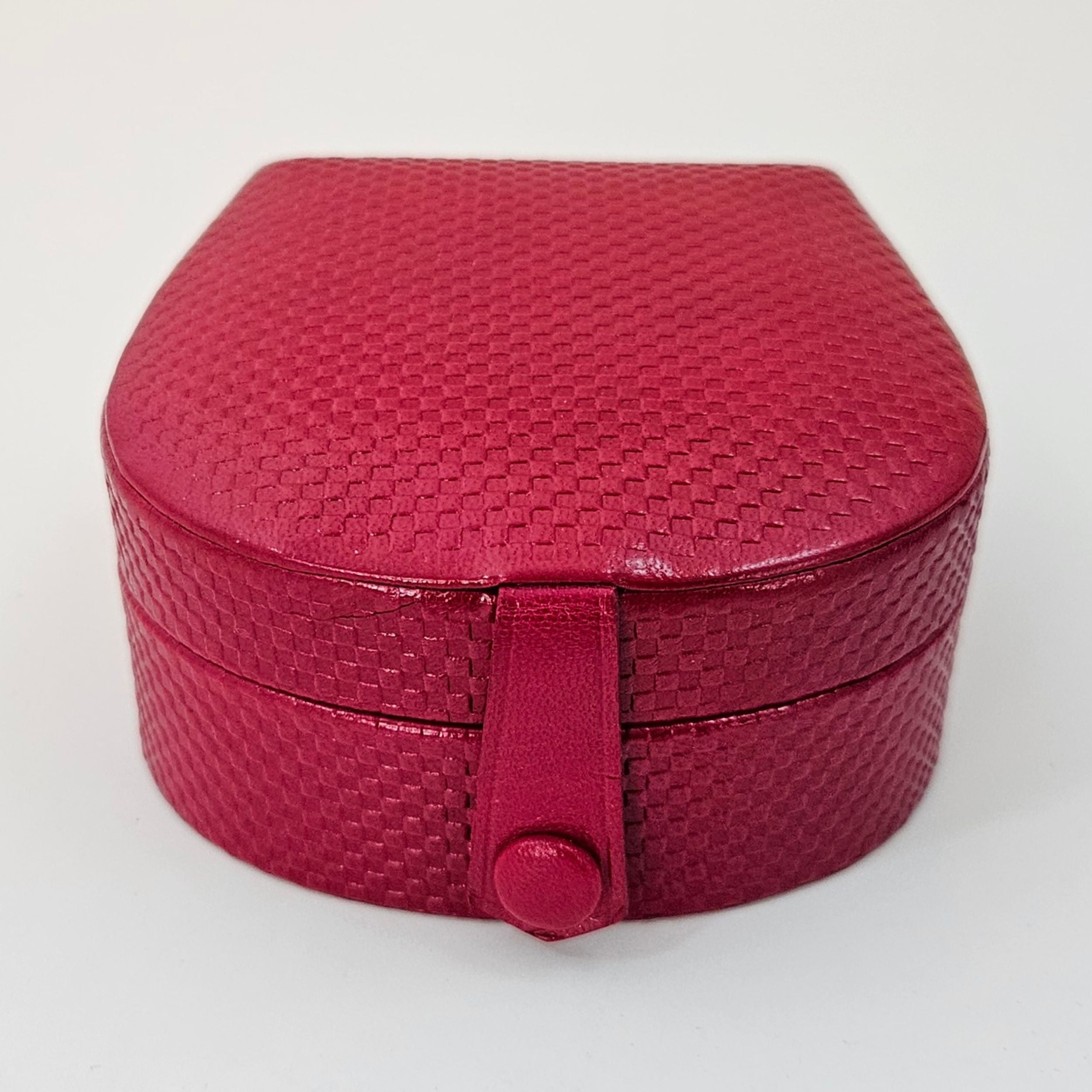 Horseshoe Box with Stud
