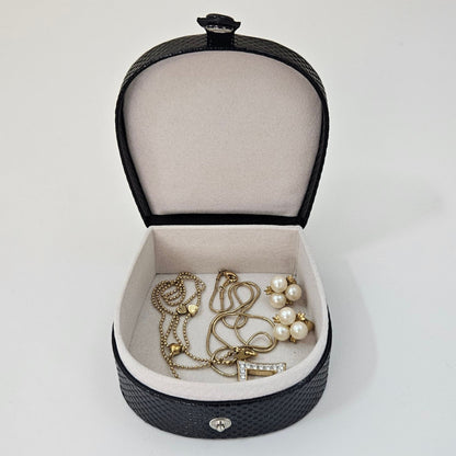 Horseshoe Box with Stud