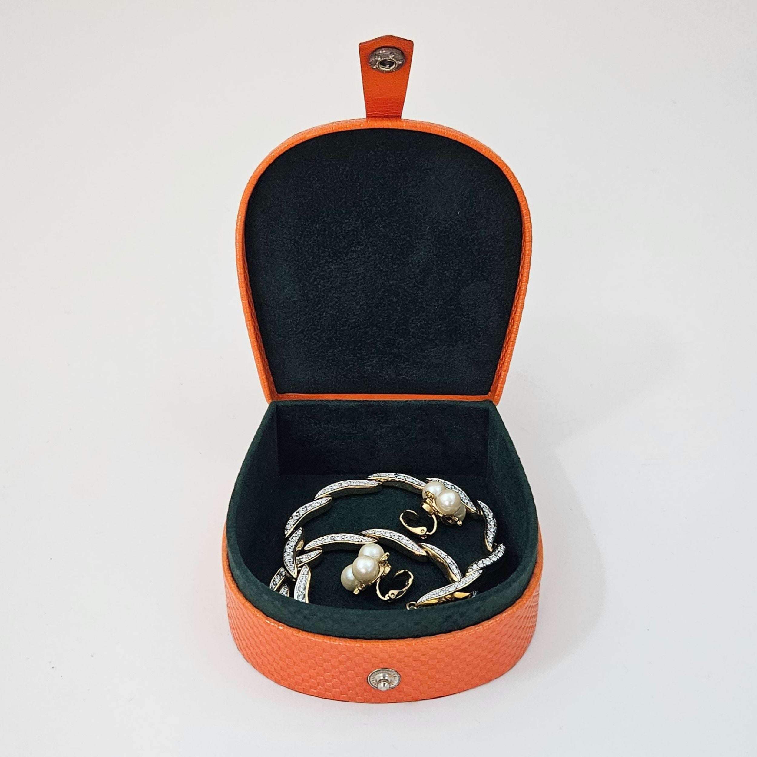 Horseshoe Box with Stud
